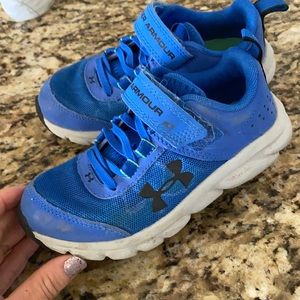 Toddler Boys Under Armour size 11.